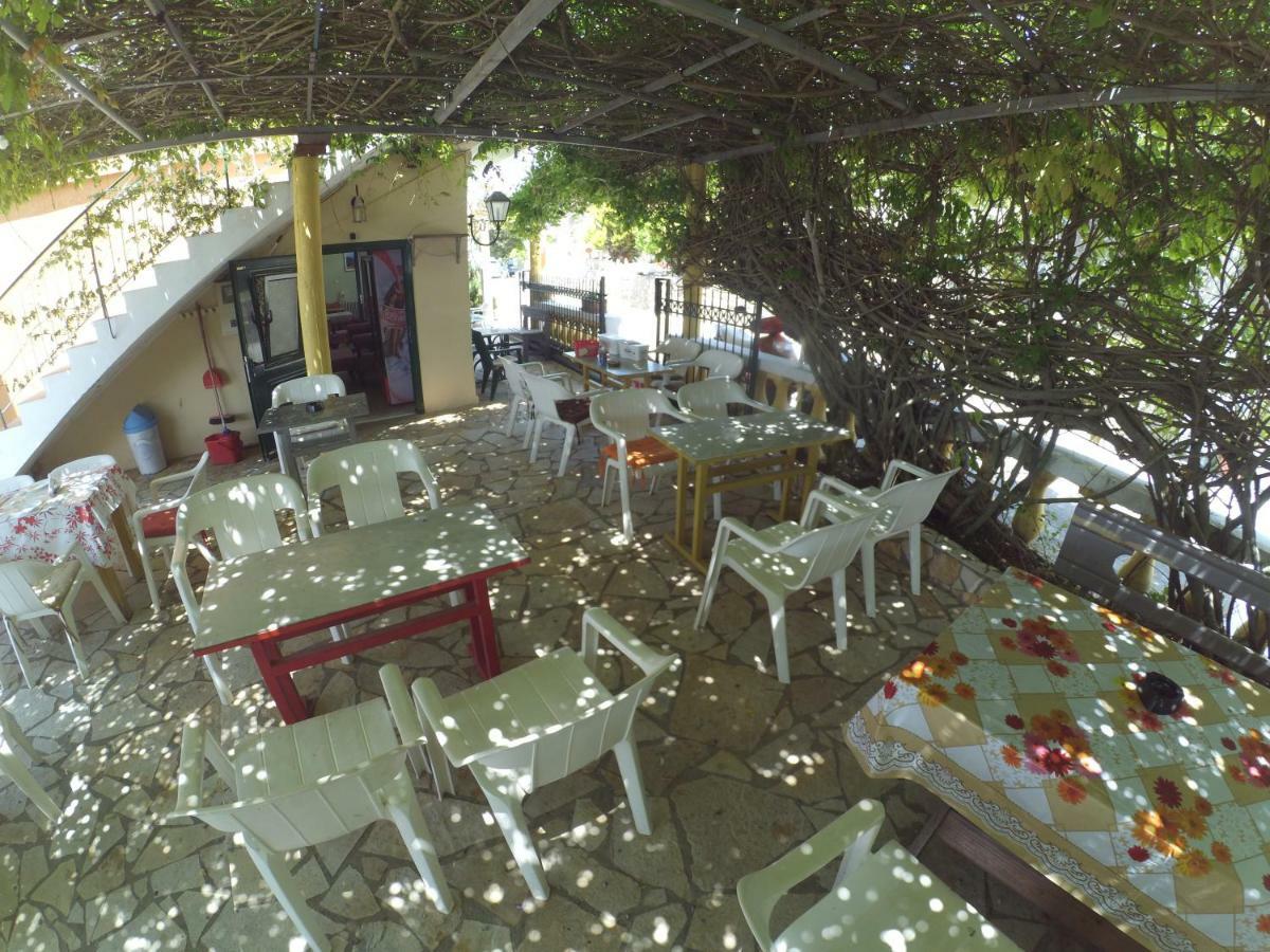 Kostas Walkers Point Bed & Breakfast Dafnáta Dış mekan fotoğraf